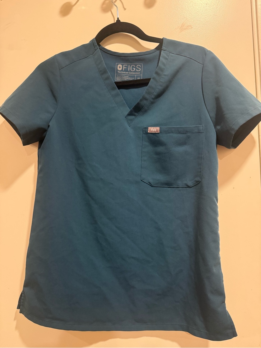 FIGS Teal V-Neck Short Sleeve Scrub Top with Chest Pocket